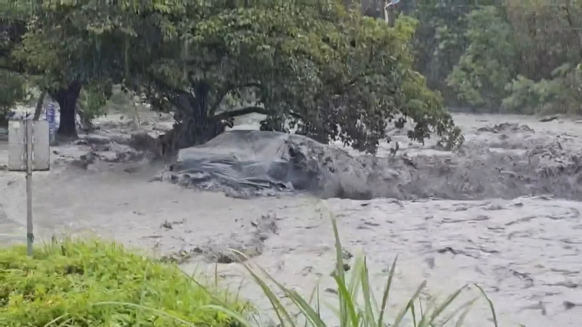 Sungai Matai’an meluap, banjir lumpur menggenangi Dusun Mingli
