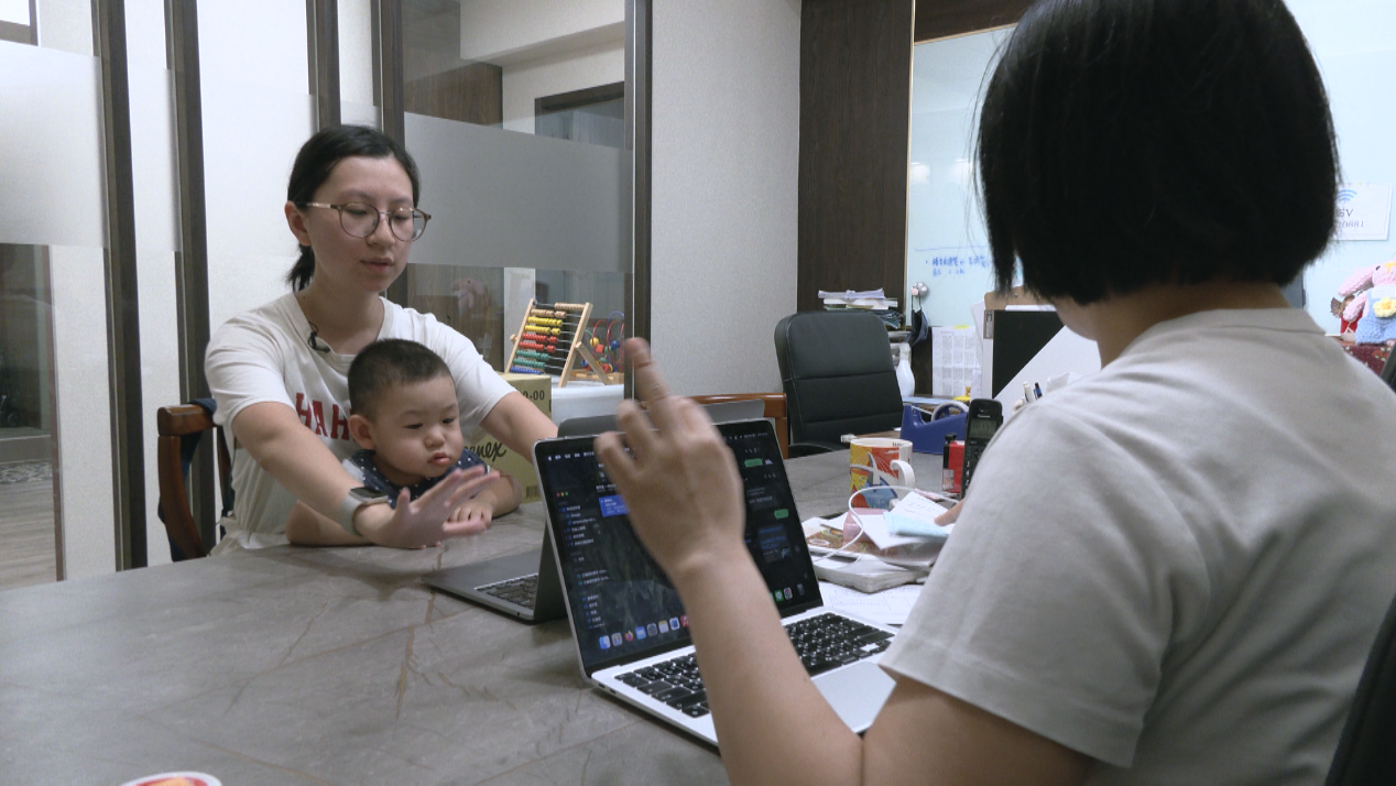 一張含有 人員, 服裝, 室內, 人的臉孔 的圖片

AI 產生的內容可能不正確。