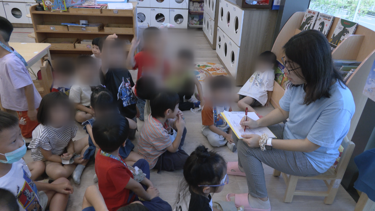 一張含有 服裝, 人員, 女孩, 男孩 的圖片

AI 產生的內容可能不正確。