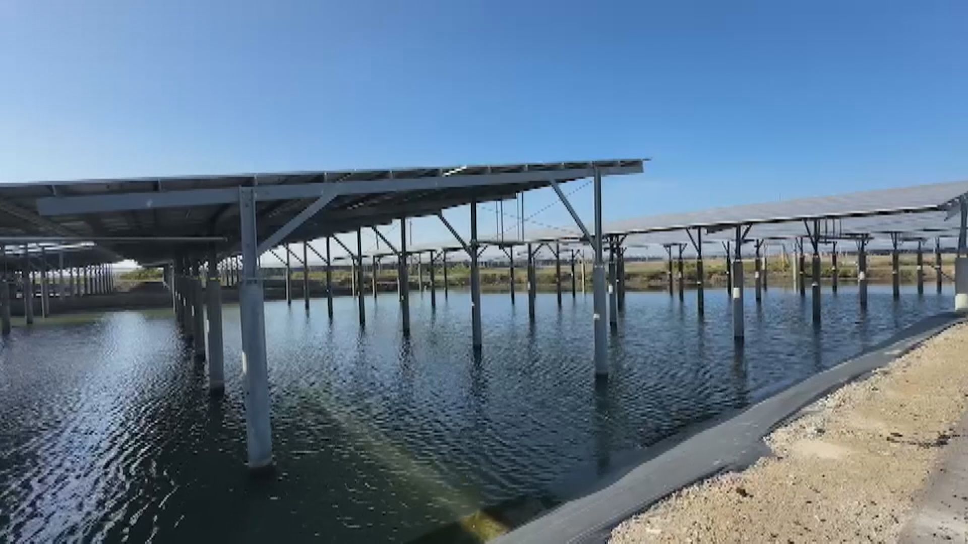 一張含有 戶外, 天空, 水, 湖泊 的圖片

AI 產生的內容可能不正確。