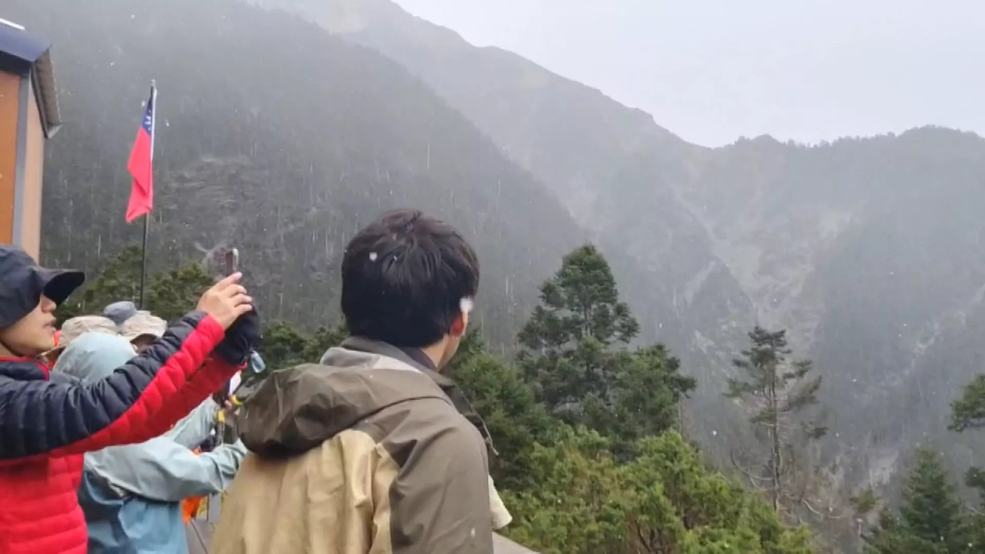 Salju turun di Gunung Yushan, Taifun Koto terbentuk paling cepat Rabu depan