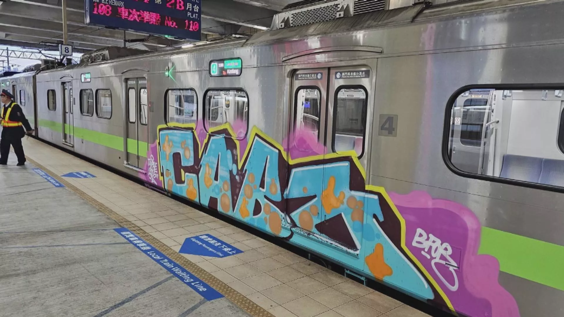 Wanita keluarkan pisau di MRT Taipei, gerbong kereta api dirusak dengan grafiti