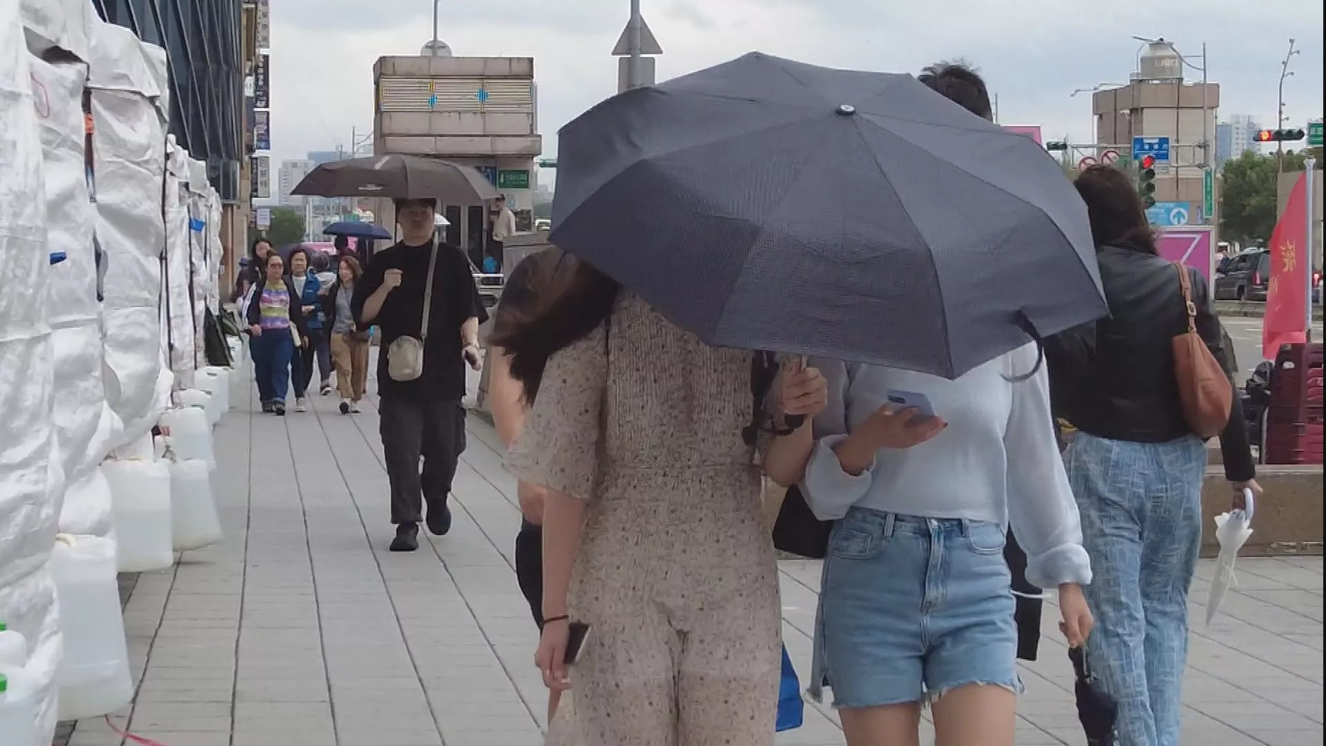 Cuaca Senin pagi umumnya cerah dan beralih sejuk basah menjelang malam