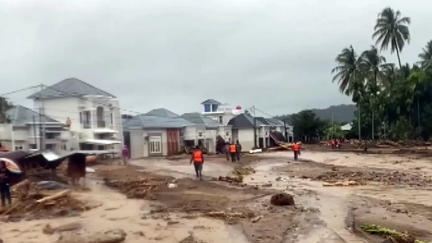 Sejumlah provinsi Sumatra dilanda banjir, angka korban tewas, cedera bertambah