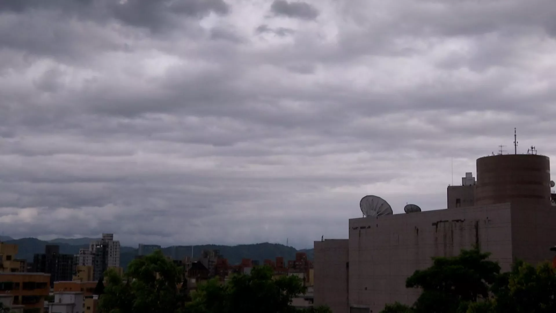 Suhu semakin rendah, pegunungan di wilayah tengah ke utara berpotensi turun salju