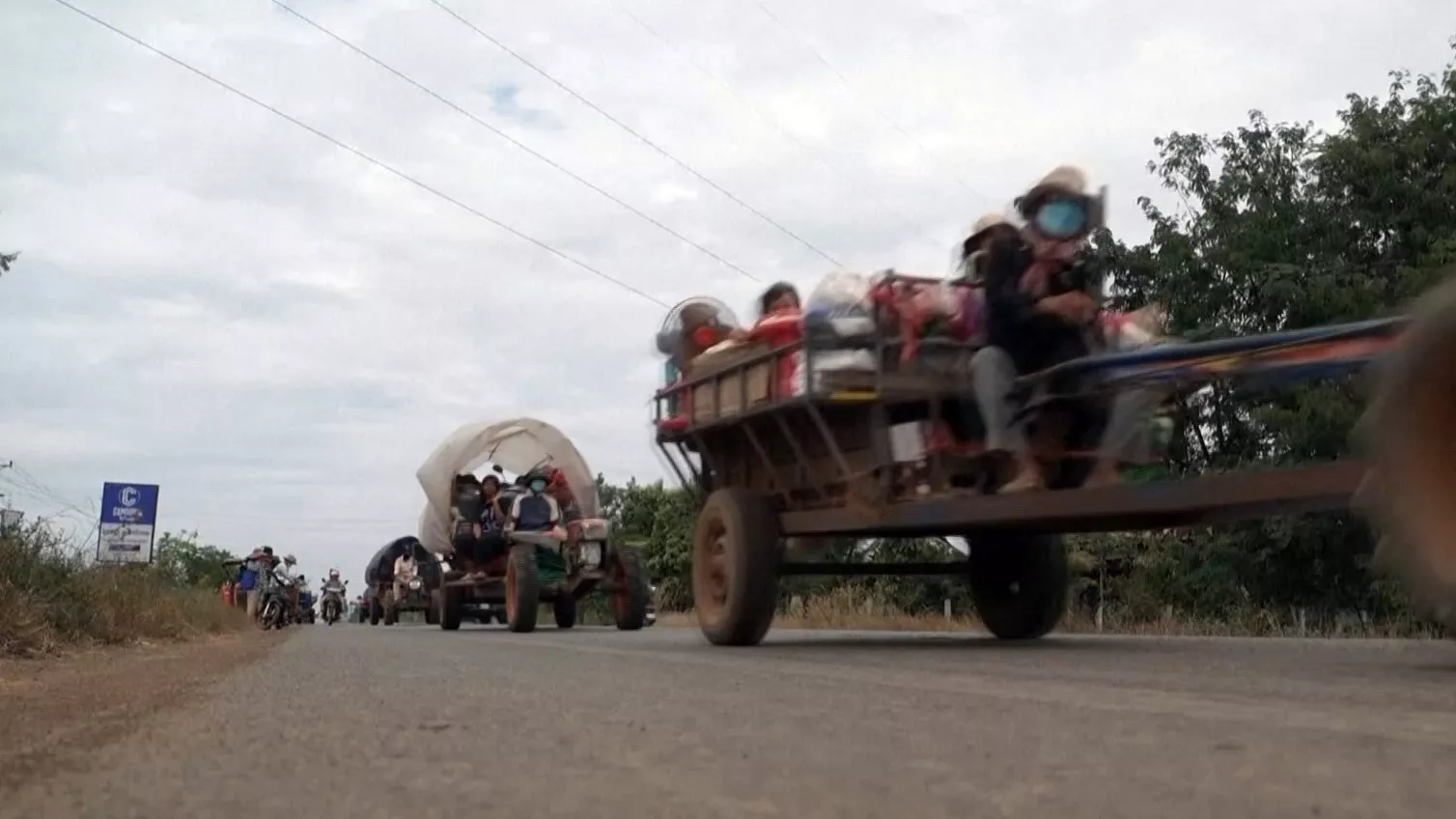 ชายแดนไทย-กัมพูชาทวีความรุนแรง! ปชช. กว่า 5 แสนคนต้องอพยพ