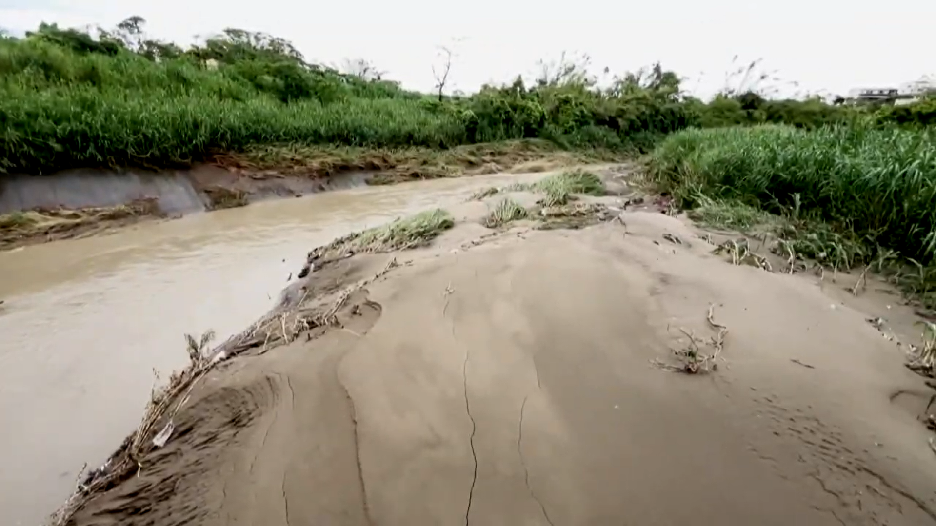 一張含有 戶外, 地面, 天空, 水 的圖片

AI 產生的內容可能不正確。