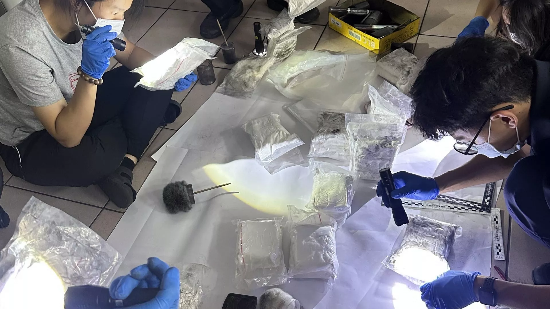 จับแรงงานไทยลักลอบส่งยา ยึดของกลางได้ 11 กก.