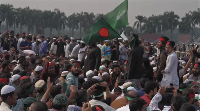 孟加拉學生領袖被銃殺 上萬人示威.喝掠兇手