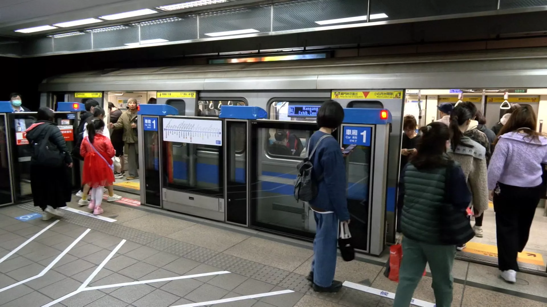 กฎใหม่! สวมหมวกกันน็อก หน้ากากกันพิษไร้เหตุผล อาจไม่ได้ขึ้น MRT