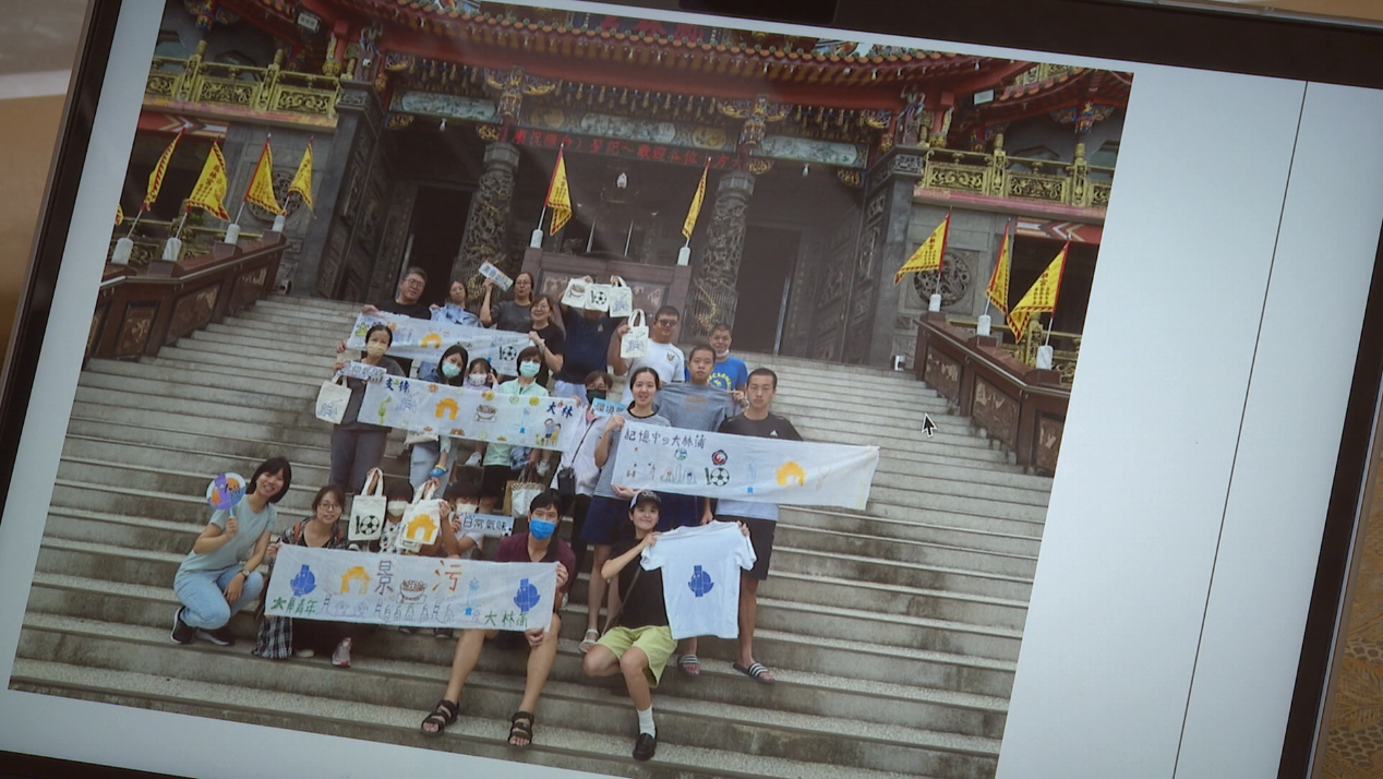 一張含有 服裝, 螢幕擷取畫面, 相框, 人員 的圖片

AI 產生的內容可能不正確。