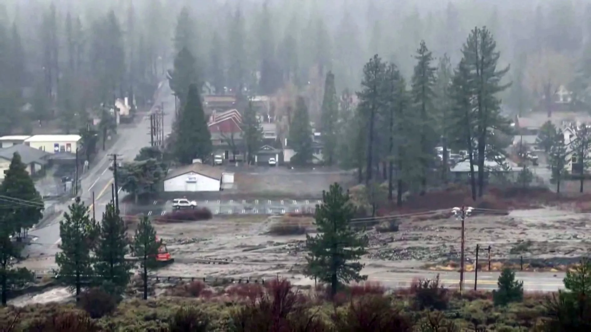 California diterpa hujan deras, banjir dan longsor, menewaskan sedikitnya 3 orang