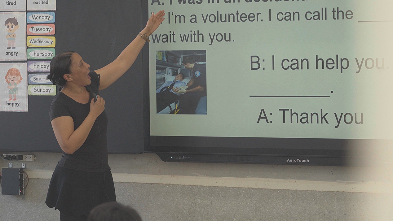 一張含有 文字, 服裝, 女人, 人員 的圖片

AI 產生的內容可能不正確。