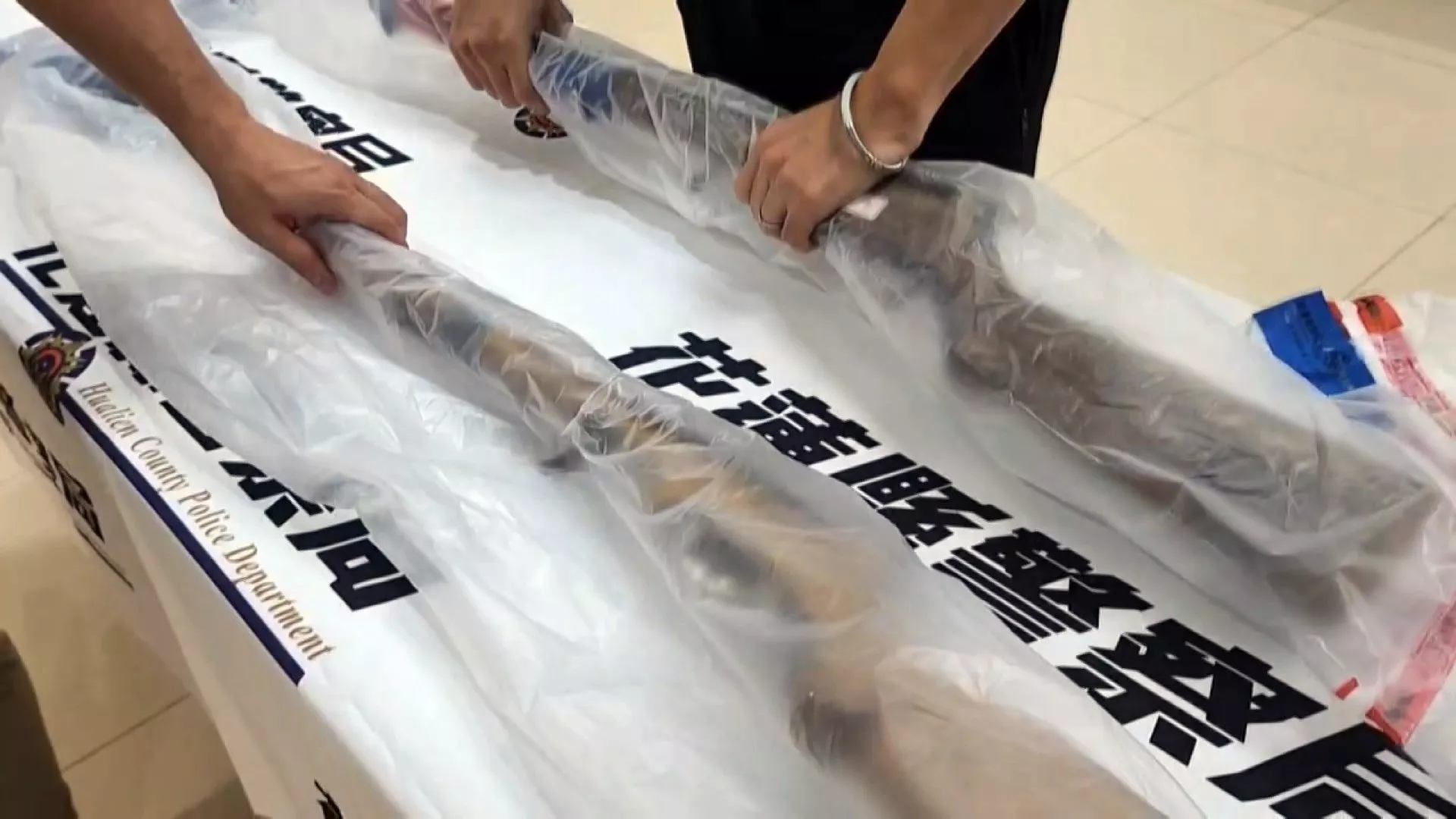 วันหยุด ตร. ขึ้นเขาล่าสัตว์ ปืนลั่นโดนเพื่อนดับ