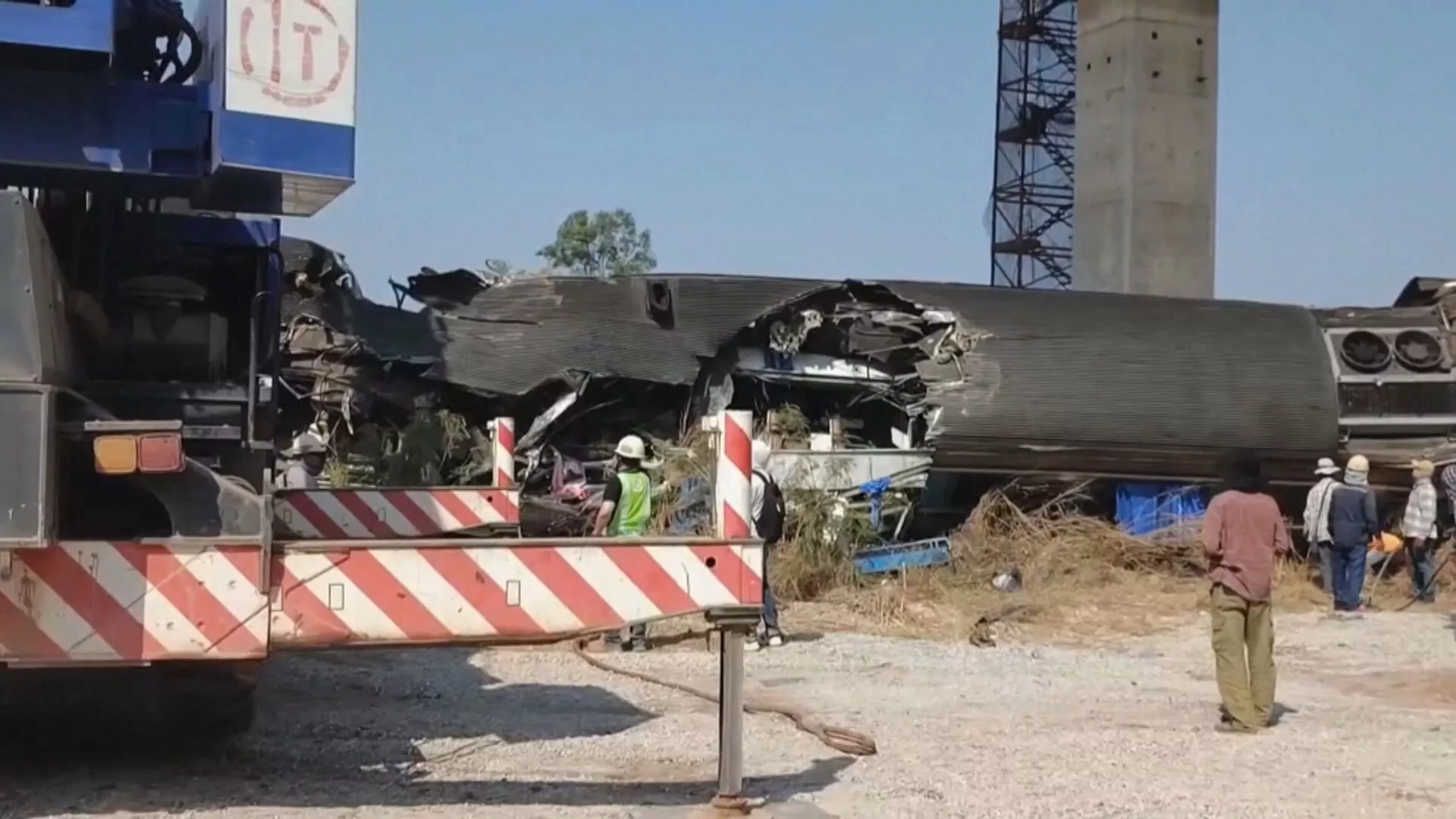 Kereta tertimpa derek di area konstruksi kereta cepat Thailand, 32 tewas, 66 cedera