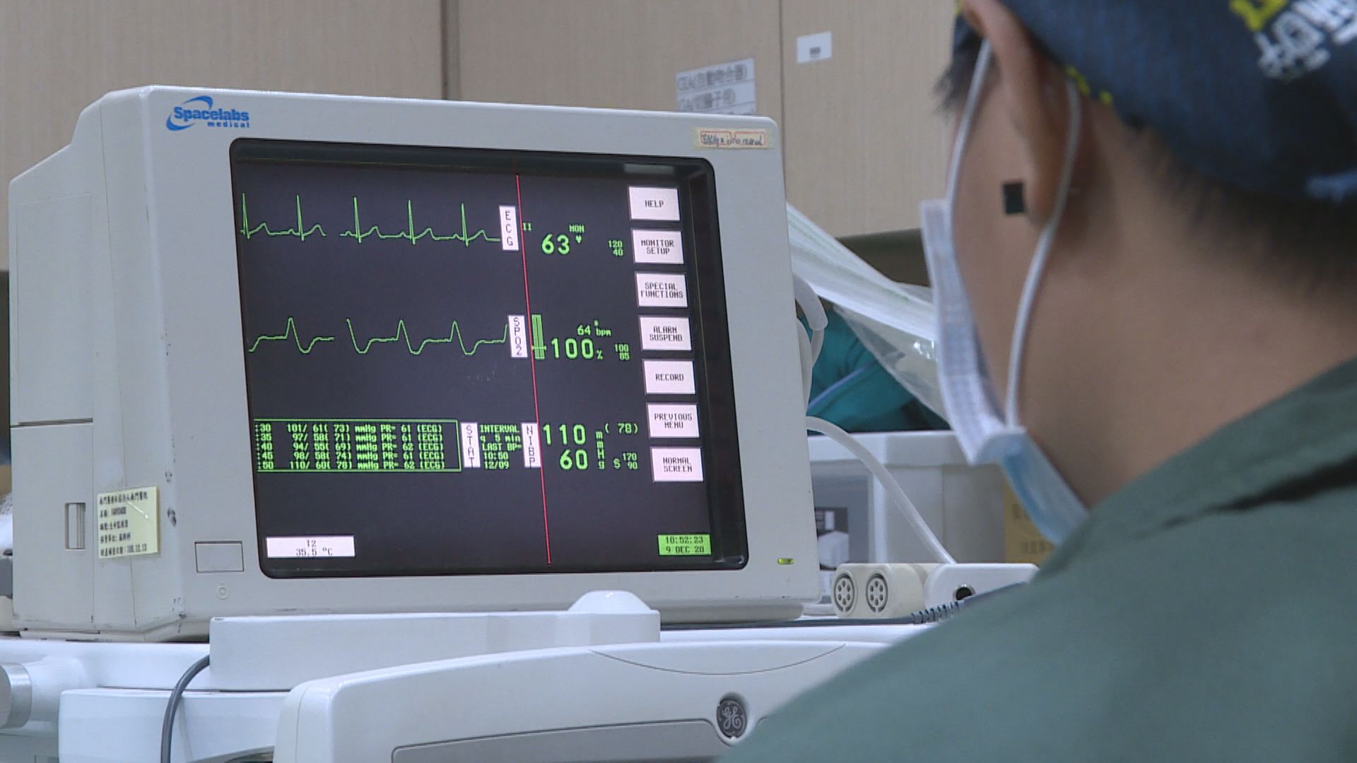 一張含有 文字, 醫療設備, 人員, 電腦 的圖片

AI 產生的內容可能不正確。