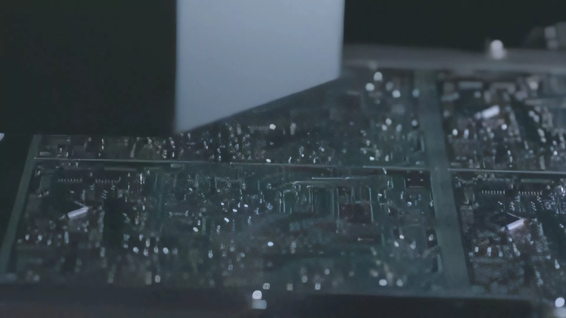 台股今再創高32803點作收 台積電站上1820元新天價