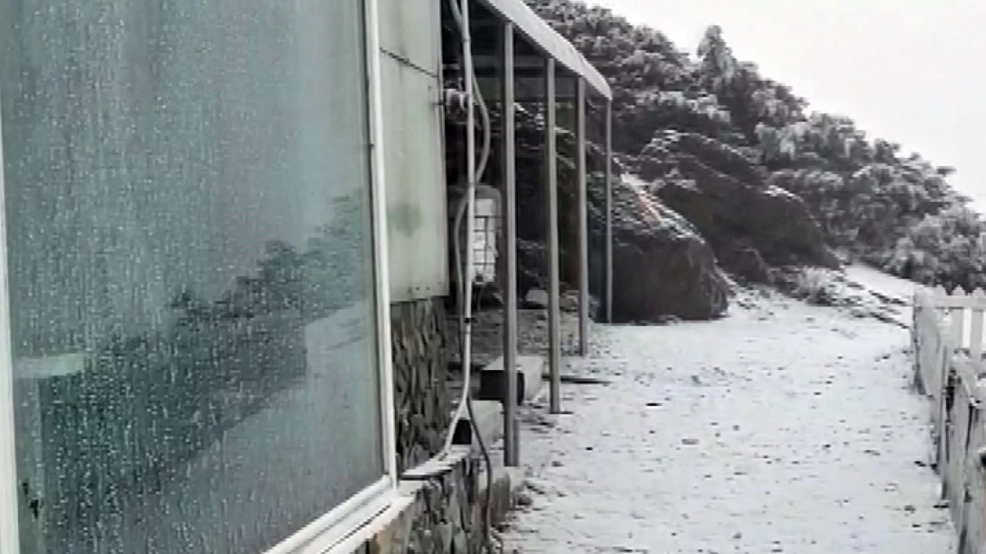 Tuyết rơi tại Yu-shan do nhiệt độ thấp và độ ẩm cao