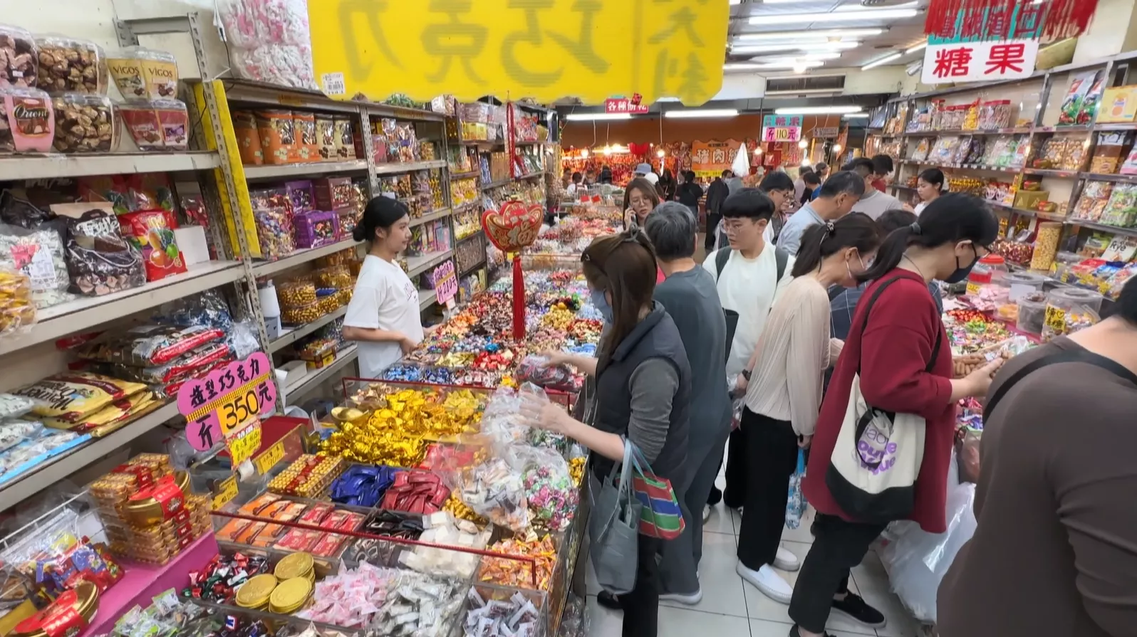 高雄三鳳中街年貨大街 糖仔店若像趁過年起價