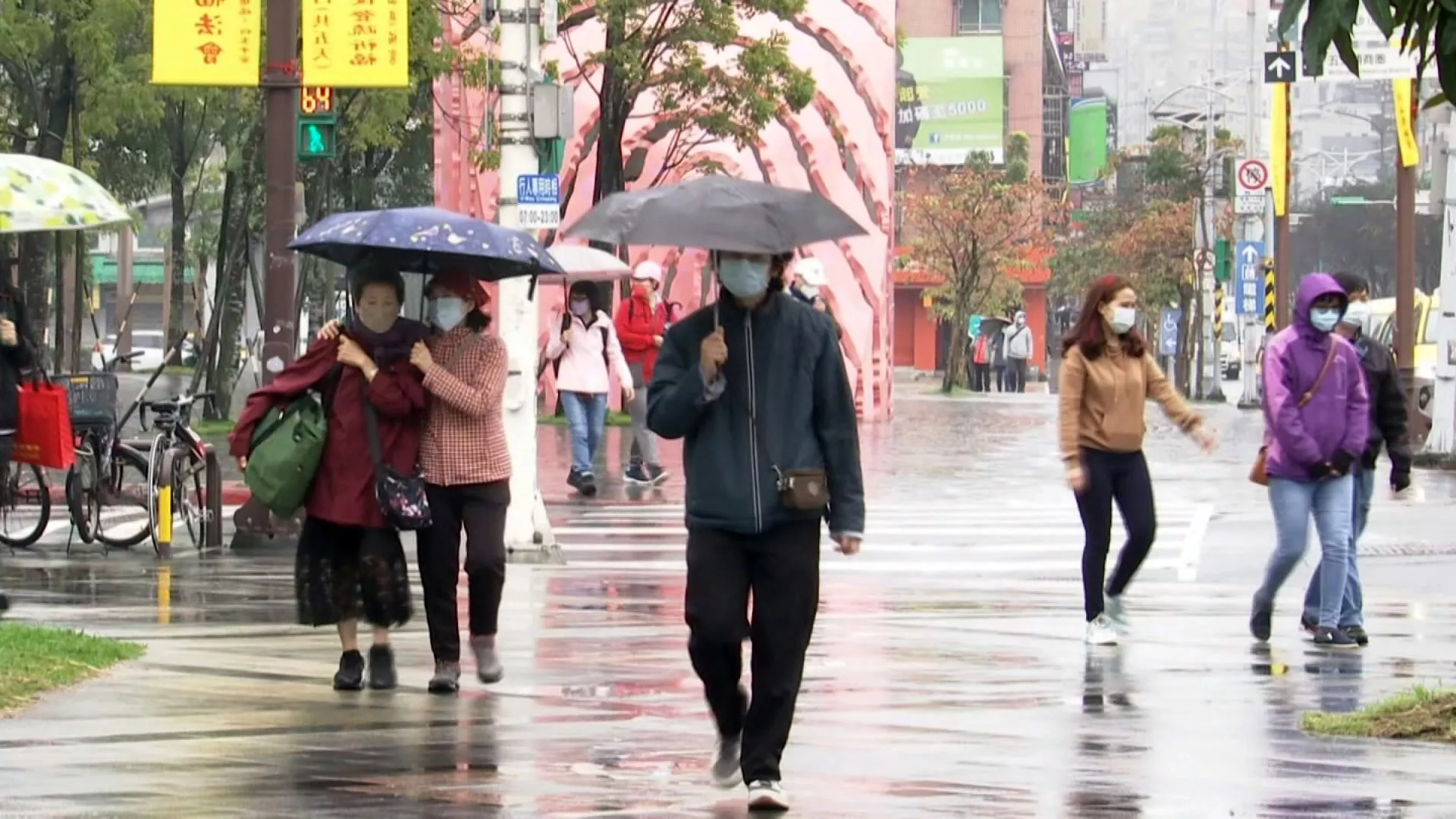แนวปะทะอากาศเคลื่อนผ่านทำฝนตก เสาร์นี้คลื่นความหนาวถล่มอุณหภูมิดิ่ง
