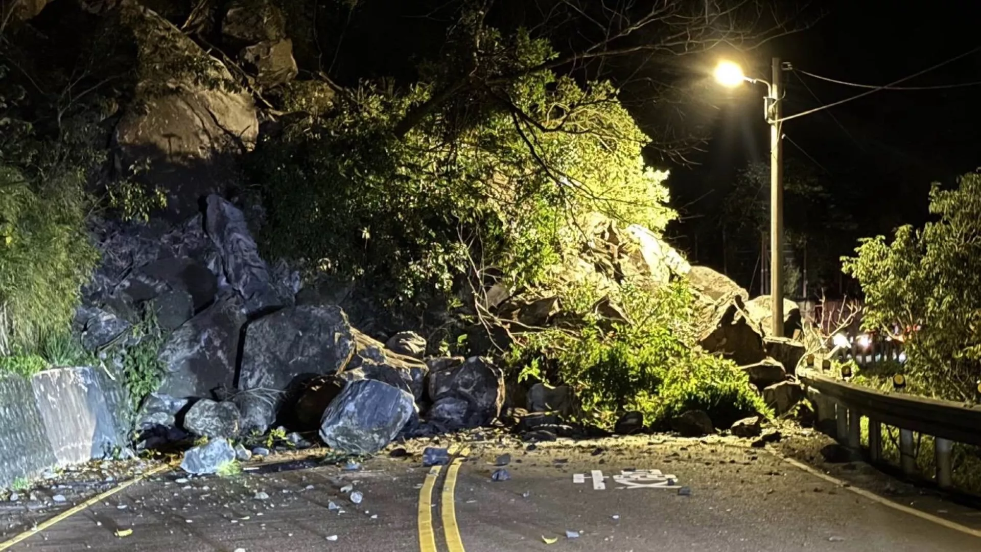 Sạt lở liên tiếp xảy ra tại Miêu Lật và Tân Bắc
