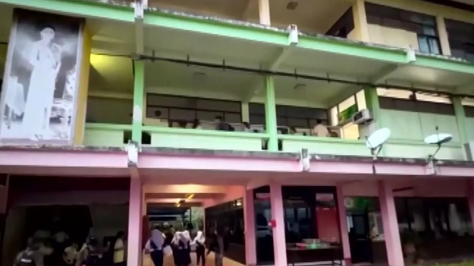 วิกฤตความปลอดภัยใน ร.ร. เกิดเหตุกราดยิงในไทย แคนาดา