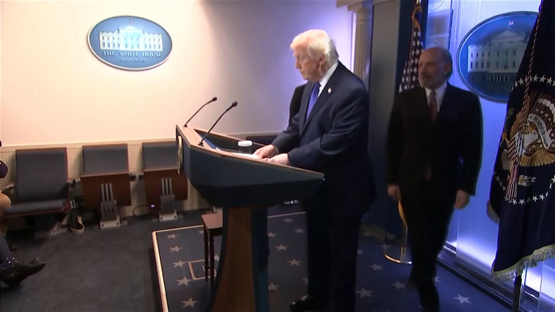 ภาษีนำเข้าแบบตอบโต้ถูกยกเลิก ทรัมป์เลือกใช้ภาษีนำเข้าแบบบังคับ 15%