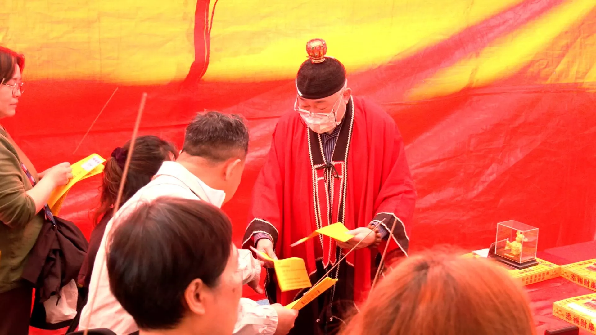 วัดเสียไห่เฉิงหวง เตรียมแจกเงินมงคล 2 หมื่นชุด