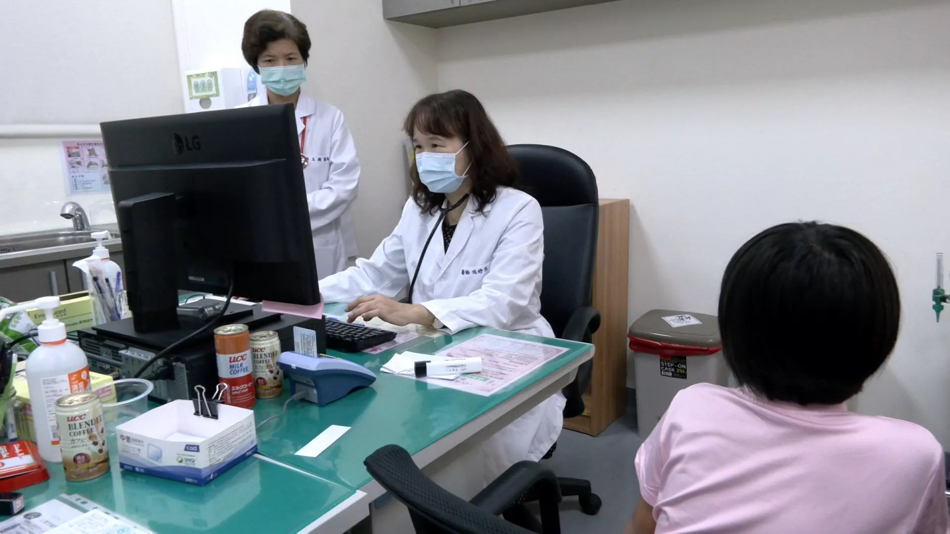 Sau Tết bệnh viện, phòng khám đông kín bệnh nhân