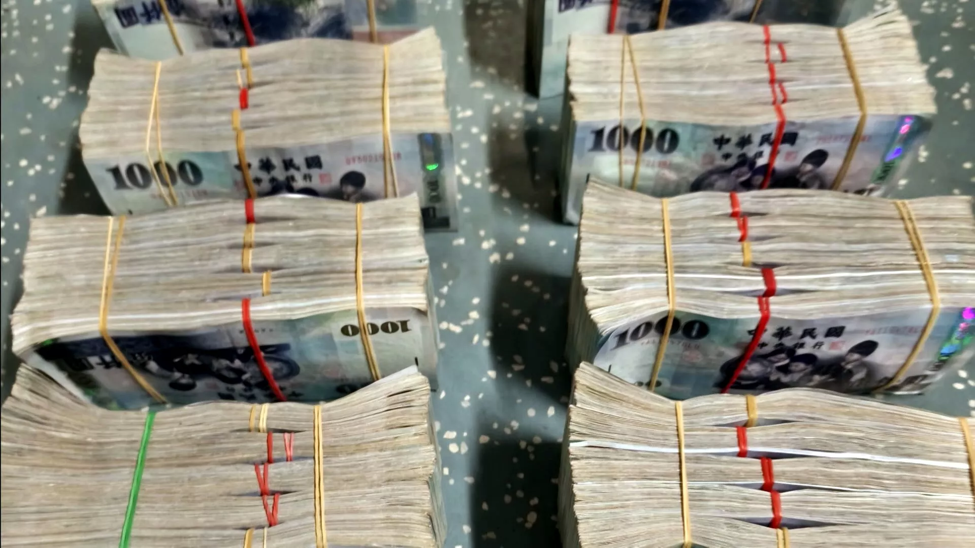 Lao động Việt Nam bỏ quên 4 triệu Đài tệ hé lộ đường dây chuyển tiền chui