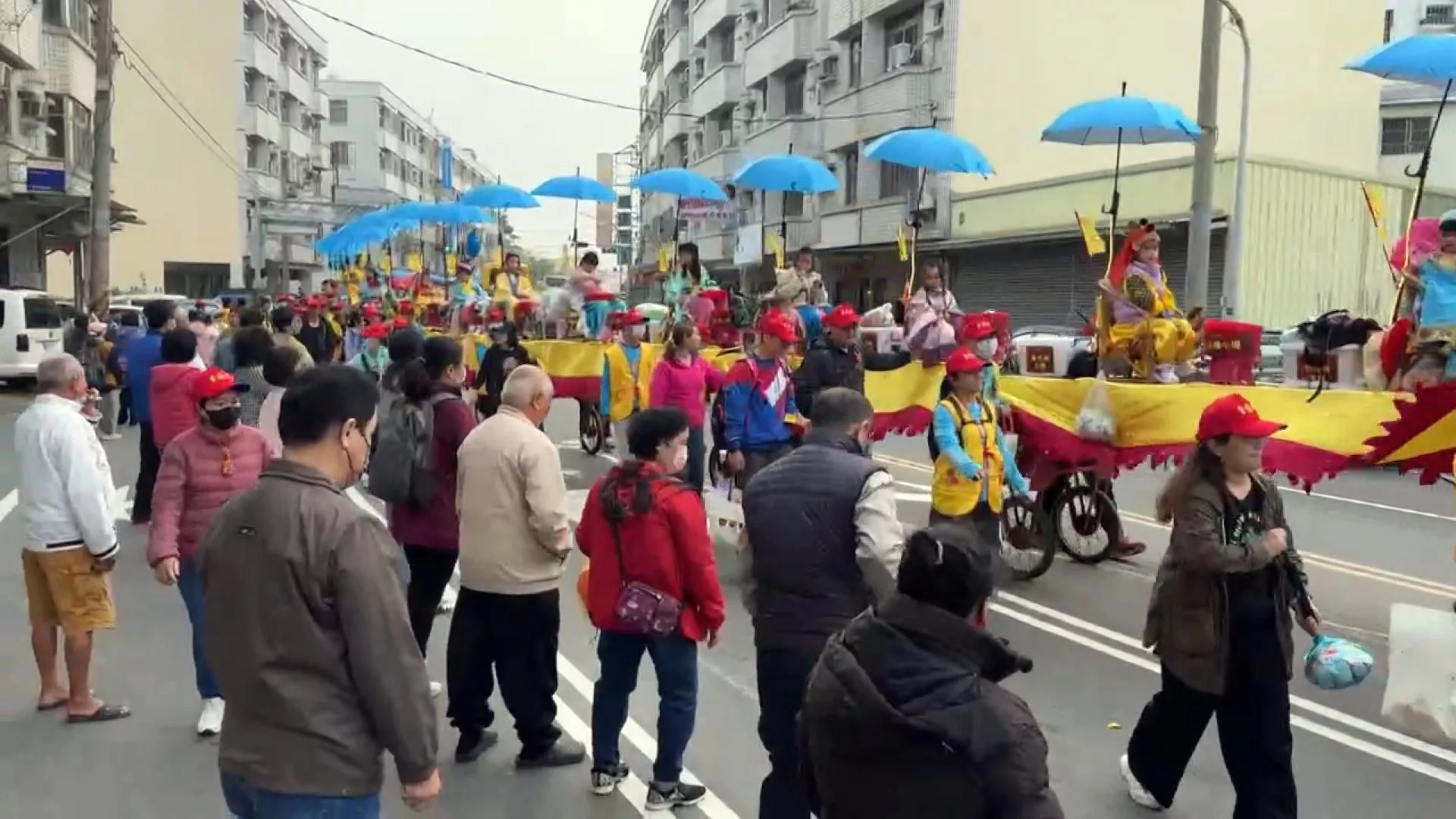 ขบวนมนุษย์ตะขาบ แห่รอบเมือง 3 วัน