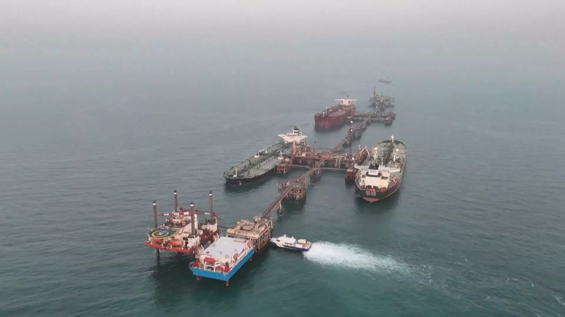 伊朗宣布封鎖荷姆茲海峽衝擊全球能源。（圖／美聯社）