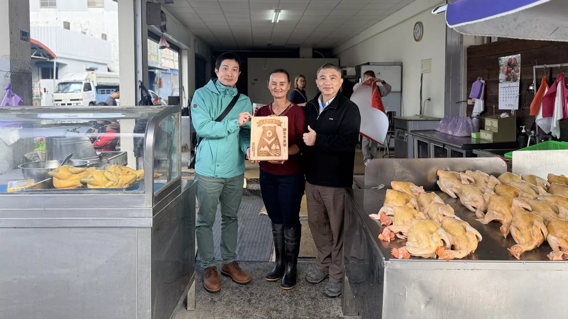 花蓮分署頒發「友善黑熊夥伴」認證。（圖／林保署花蓮分署）