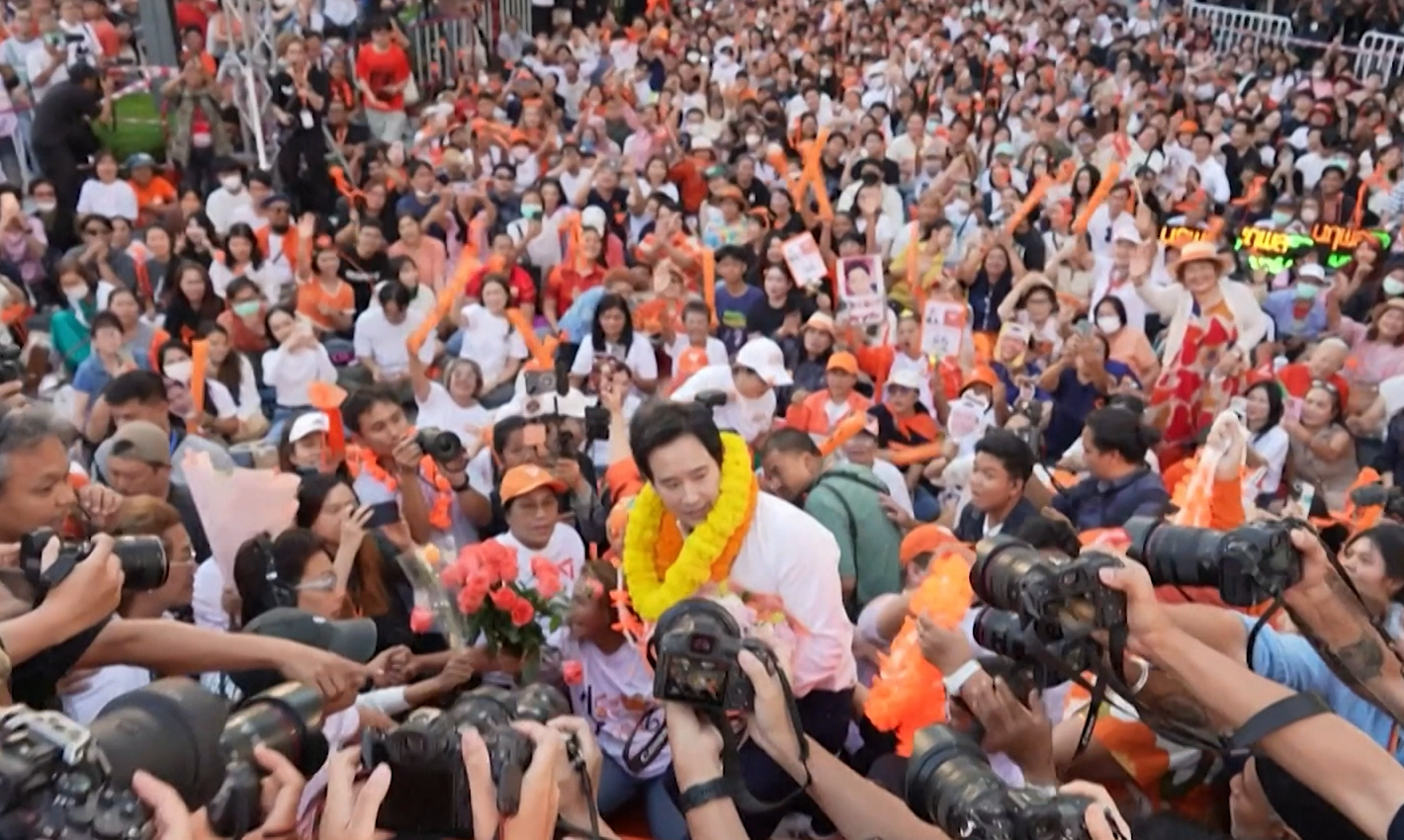 皮塔競選時受群眾簇擁