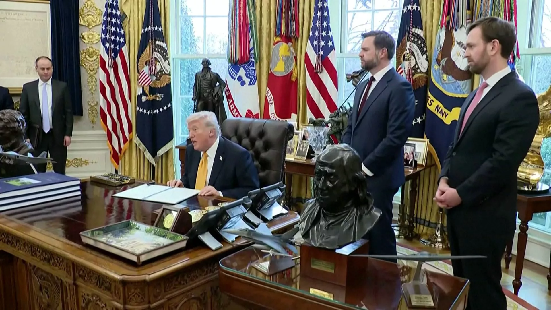 Perang haruskan Trump tinggal di Gedung Putih, forum AS-RRT diundur sebulan