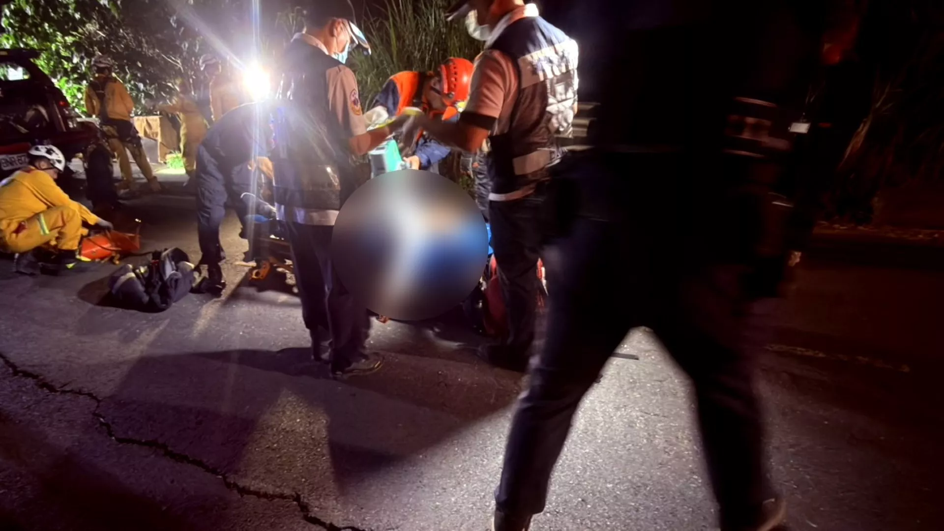 Cha tử vong dưới vực, con bị tạm giam vì nghi vấn hỗ trợ tự sát