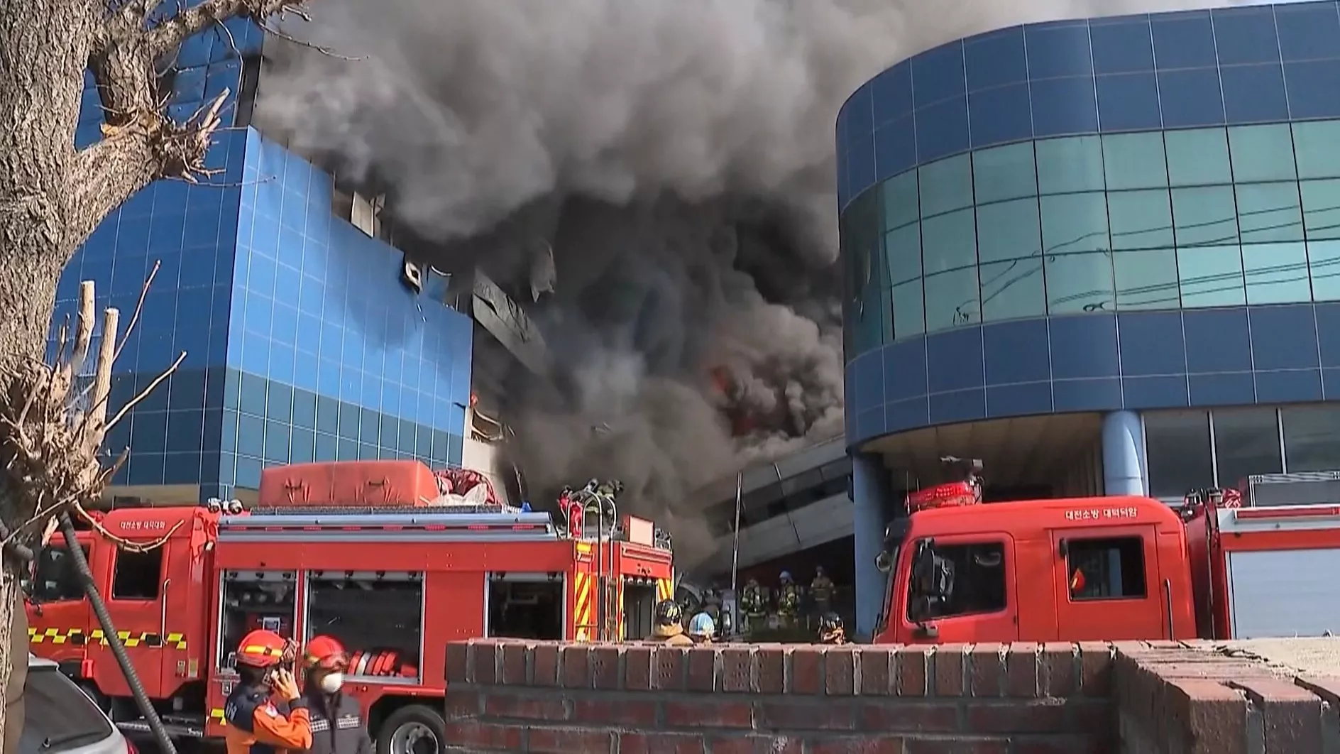 南韓汽車零件工廠20日發生火警，截至22日已造成14人死亡。
