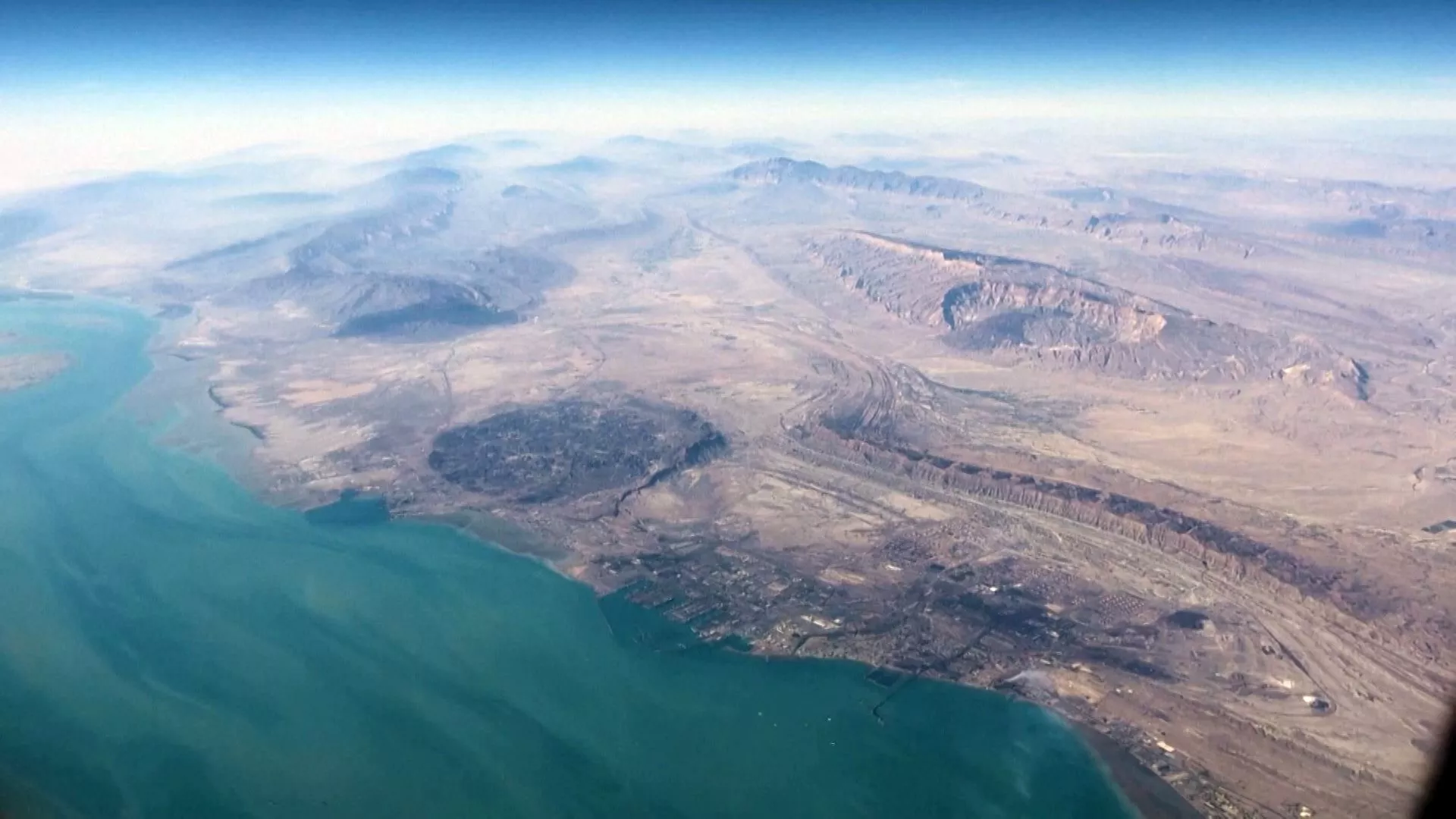 Trump ancam gempur pembangkit listrik, Iran respons akan menutup Selat Hormuz