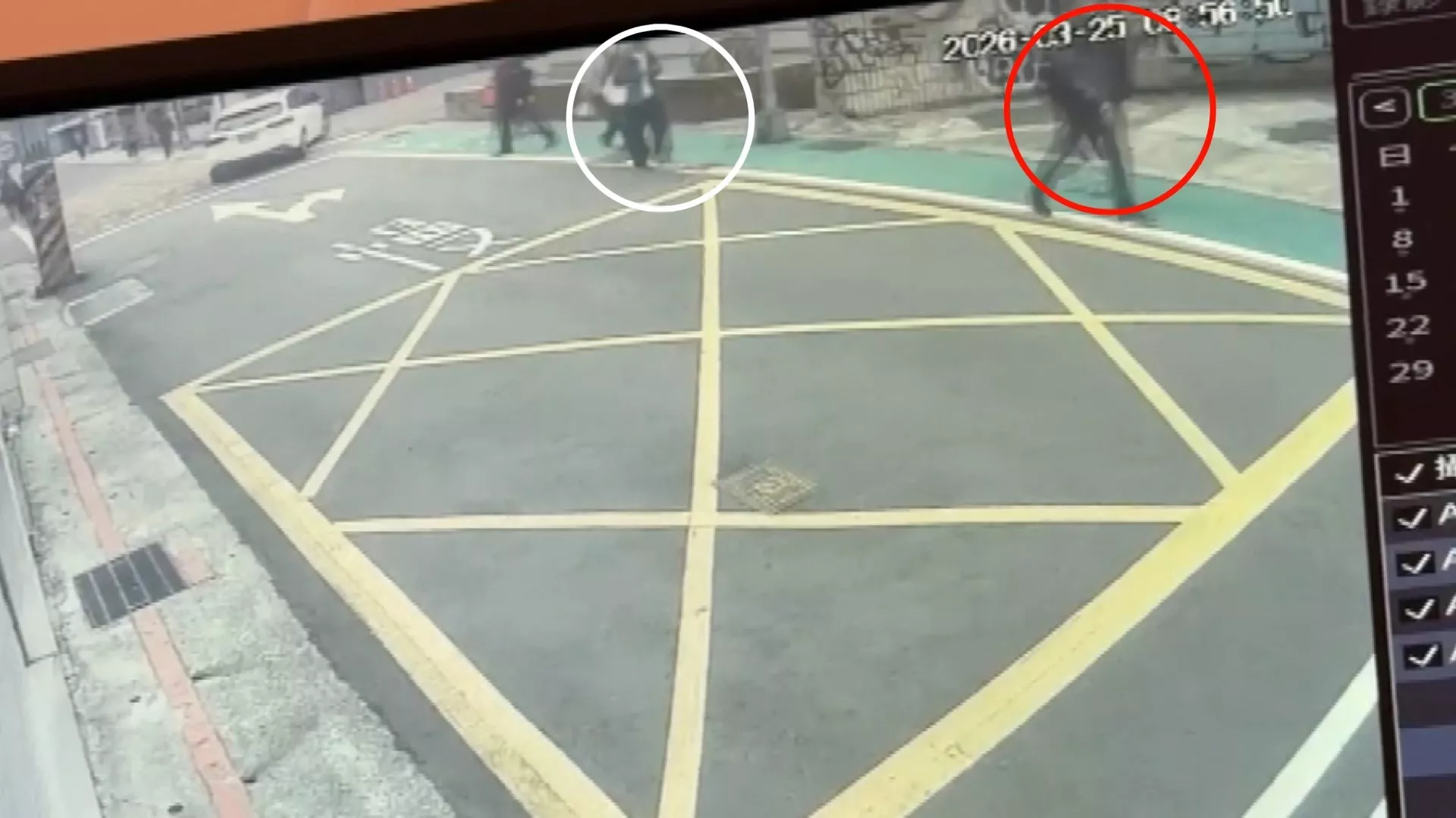 Khu Đông Đài Bắc xuất hiện kẻ va chạm ngẫu nhiên vào người đi bộ