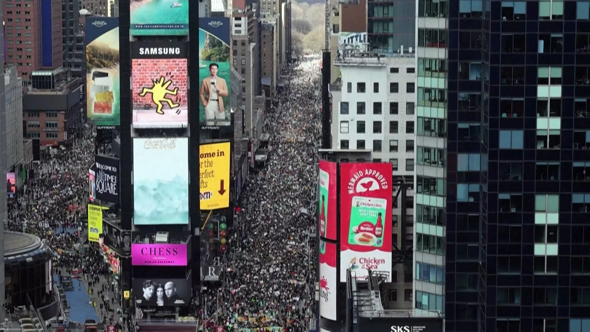Pawai "No Kings" digelar serentak di 50 negara bagian, dihadiri 9 juta warga AS