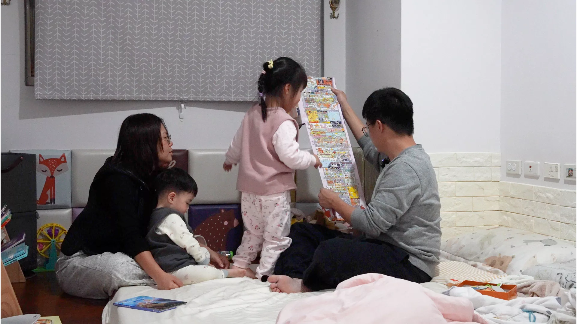 雙薪家庭的育兒日常，亟需後援緩解爸媽的時間壓力。