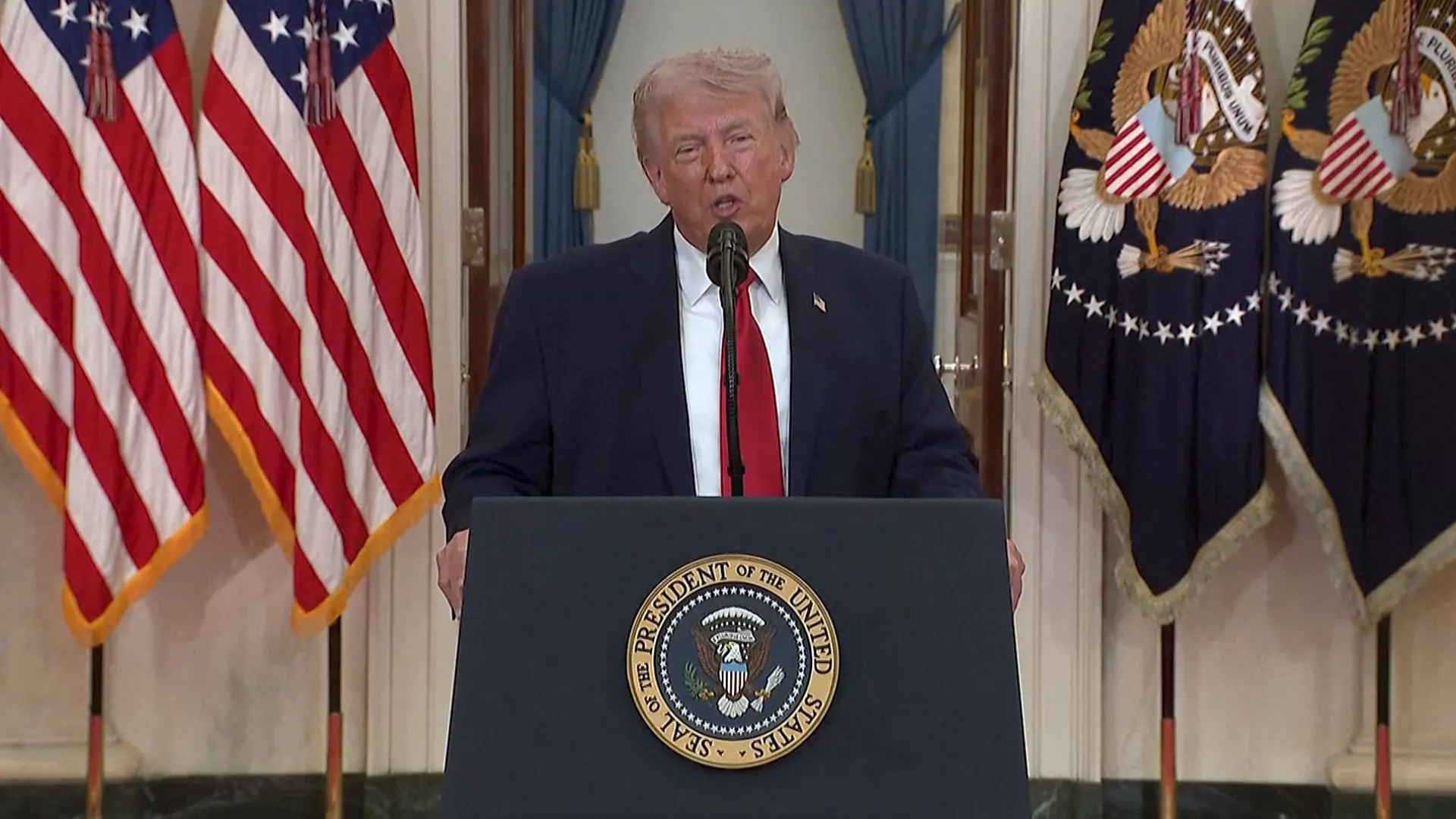 Donald Trump tin vào chiến thắng, Iran ám chỉ không lùi bước