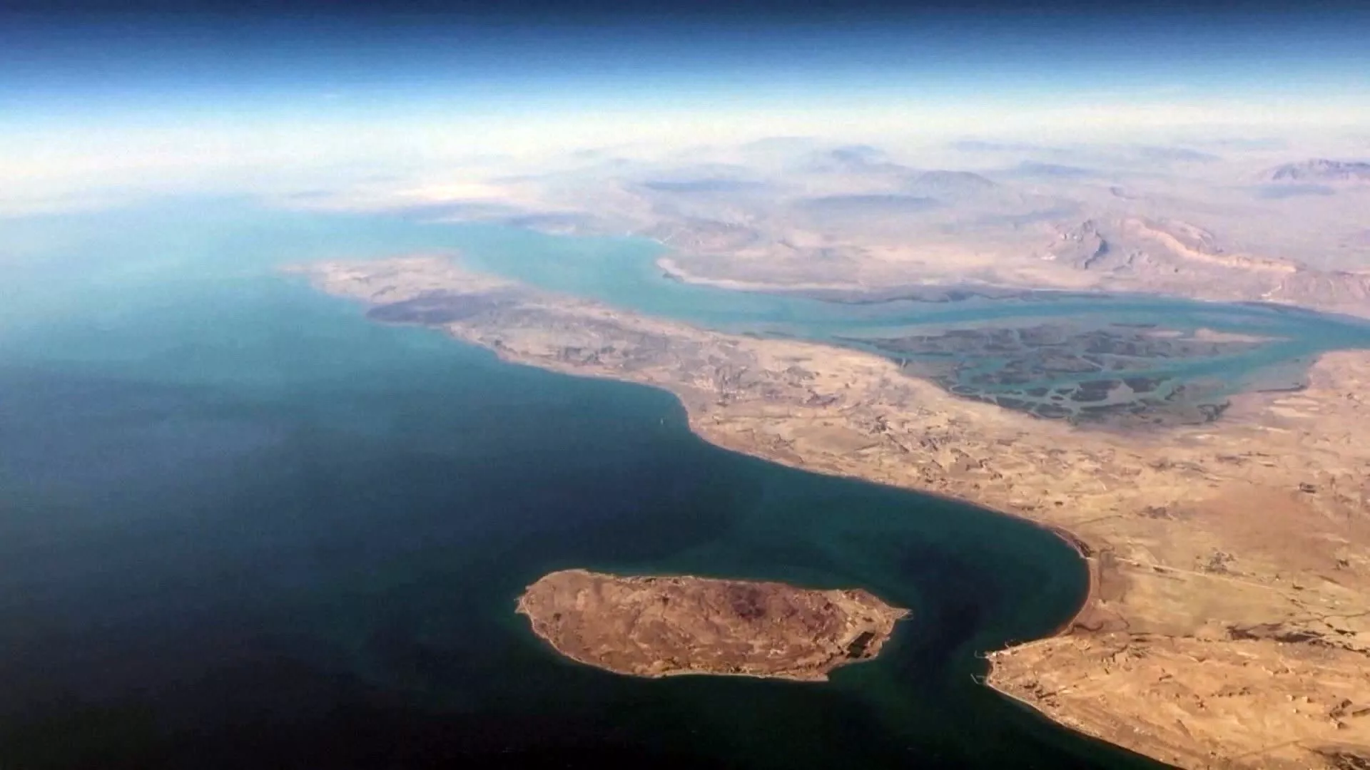 Iran dự tính lập trạm thu phí lưu thông qua eo biển Hormuz