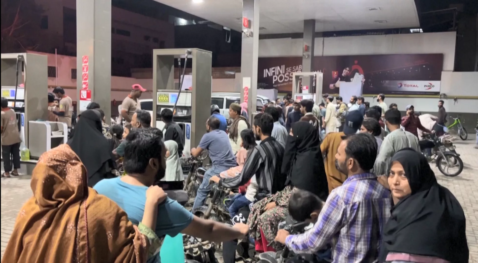 中東戰致石油大起 大馬宣佈公務員佇厝上班 | 公視新聞網 PNN