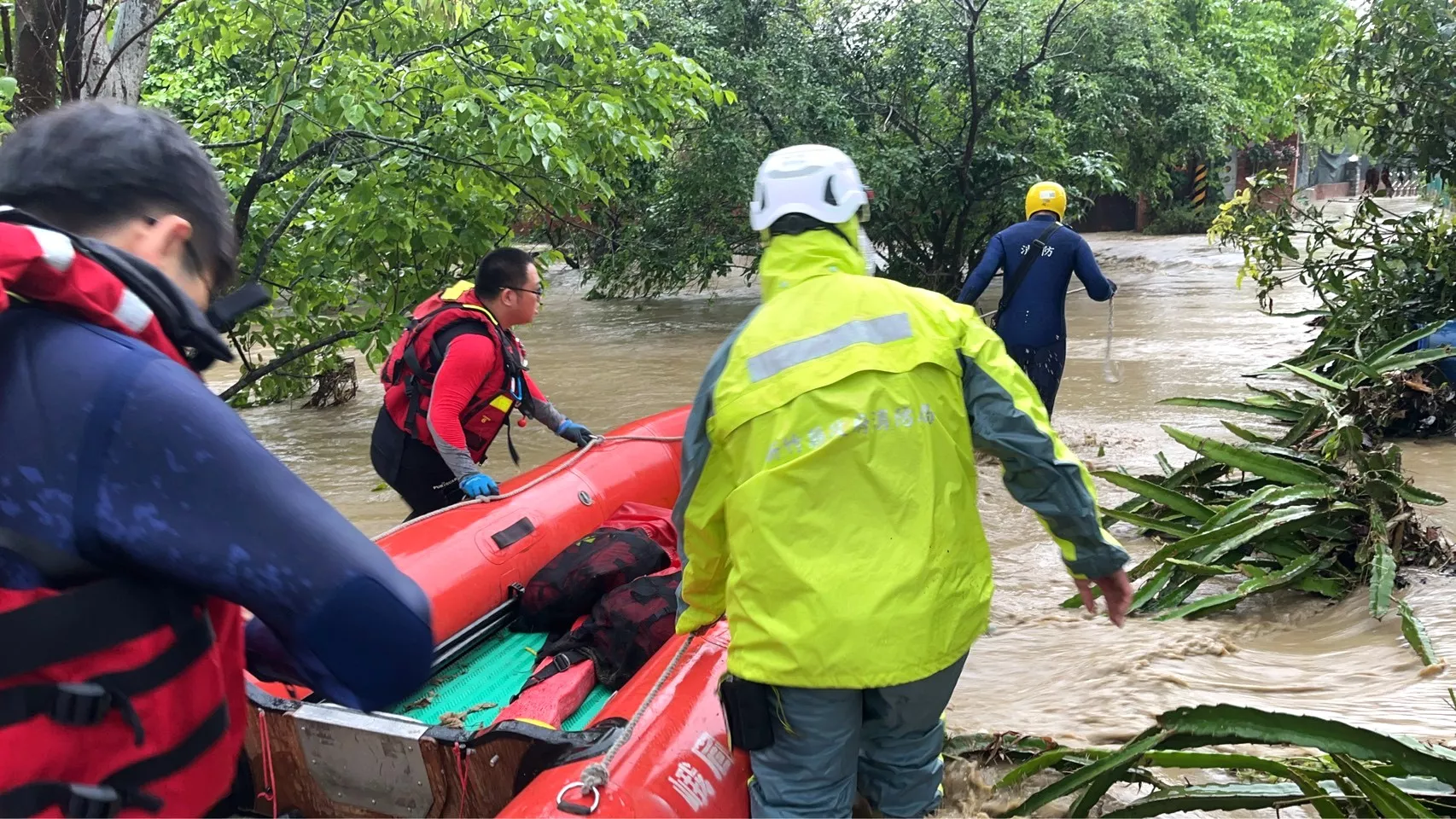 新竹北埔、峨眉強降雨積淹水 消防救出逾10人脫困安置 ｜ 公視新聞網 PNN