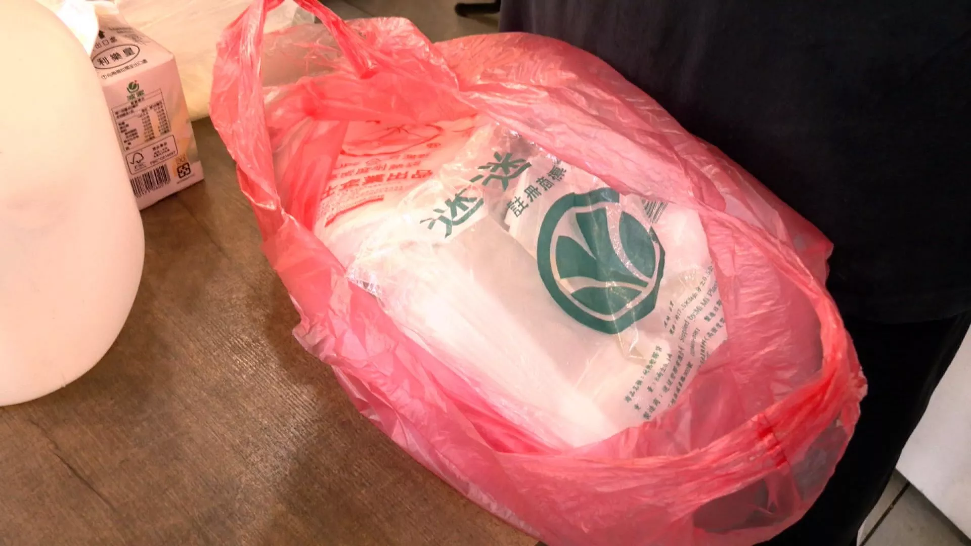 Giá điện không tăng trước tháng 9, Bộ Kinh tế điều phối dầu thô