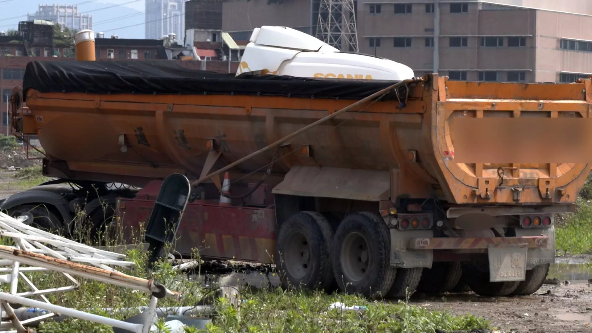 Truk pasir di Distrik Taishan kehilangan kendali, melindas, tewaskan 1 PMA kaburan