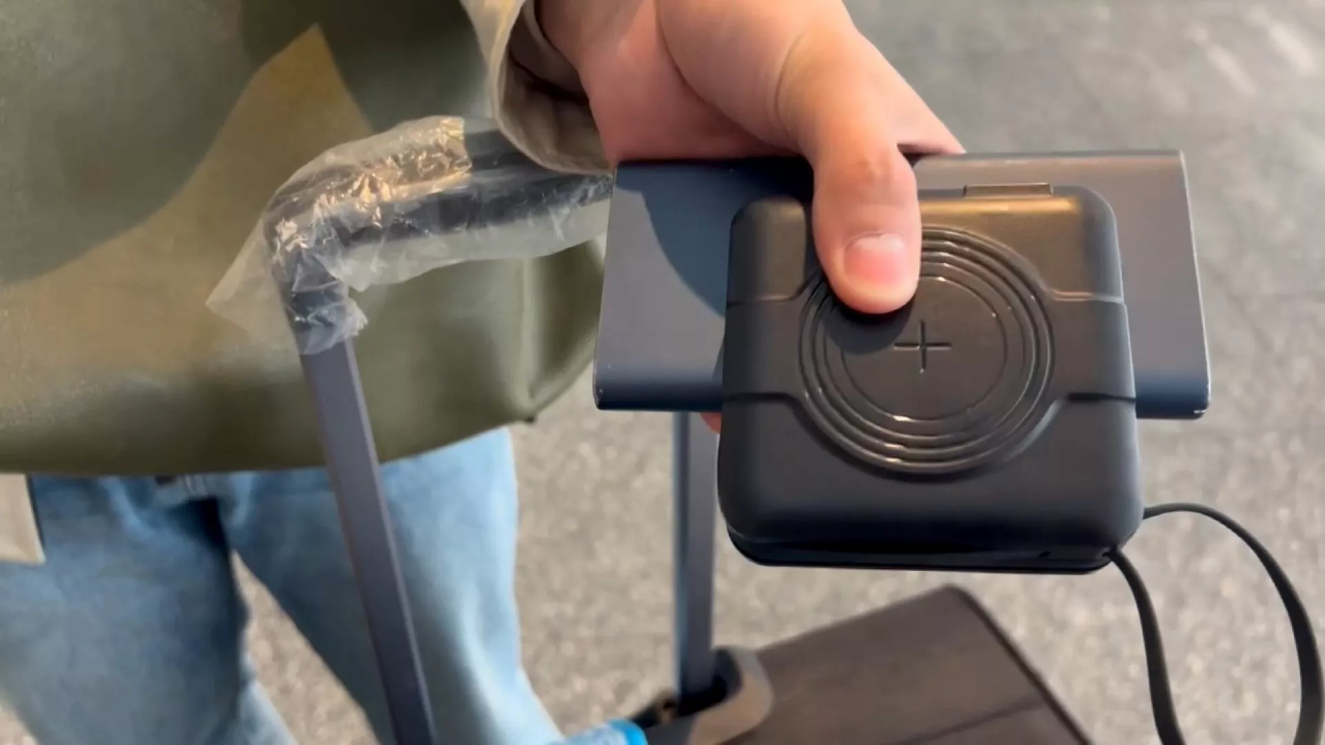 Hành khách đi máy bay chỉ mang tối đa 2 pin dự phòng từ 8/4