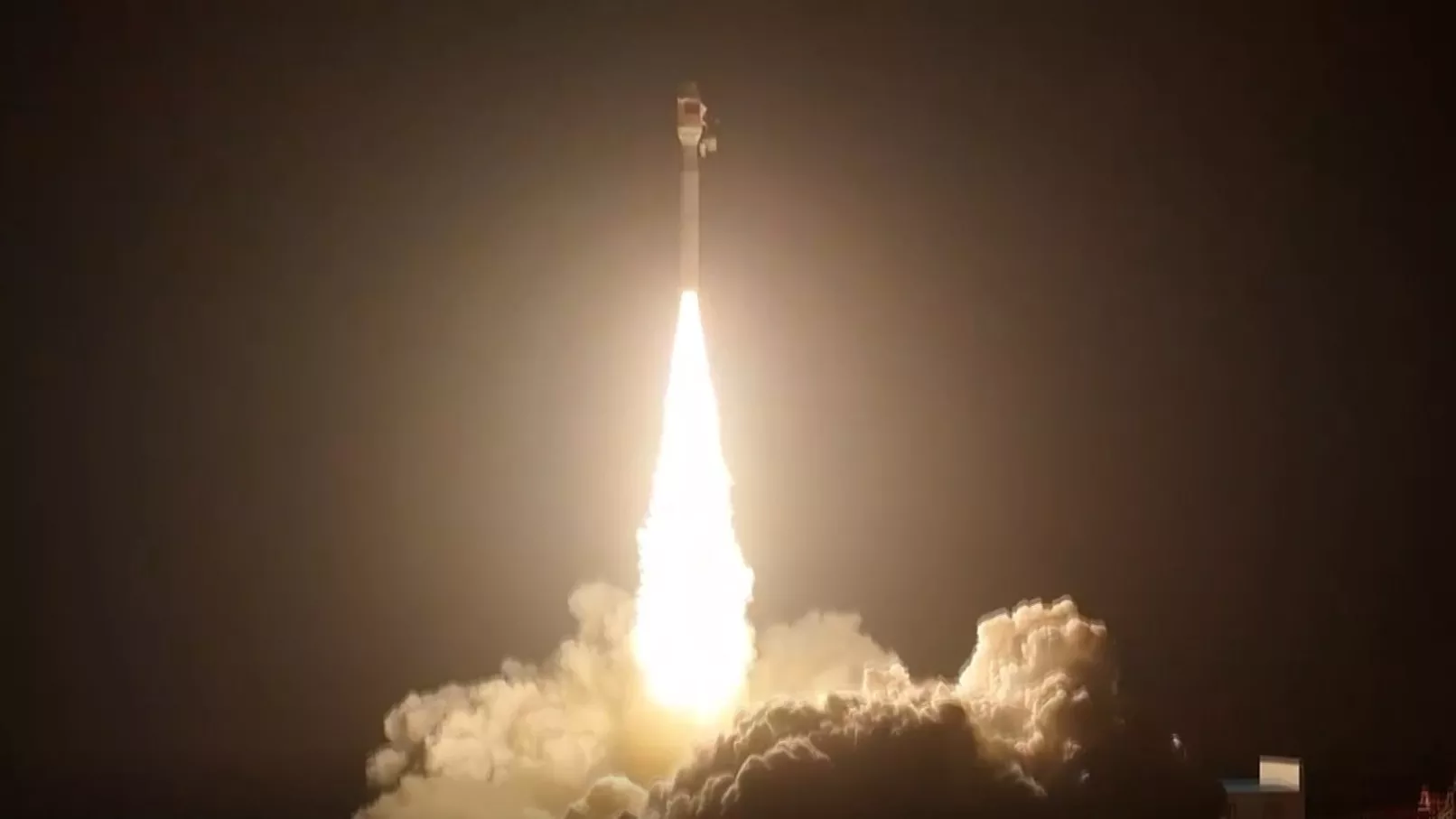 ผิงตง-เกาสง พบวัตถุบินมีลำแสงปริศนา เมื่อคืนวันเสาร์