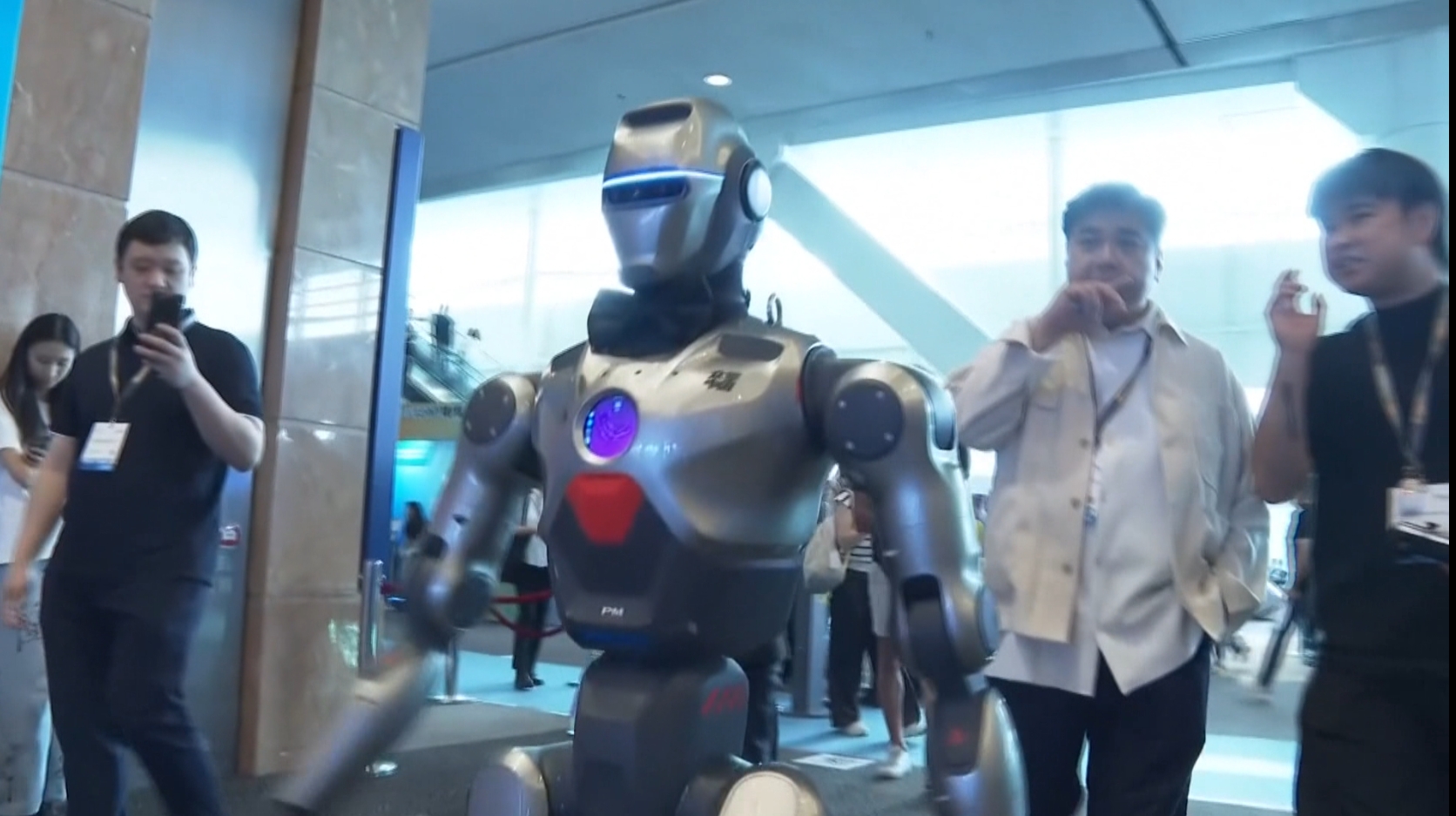 20260419 漫遊天下 2026香港創科展 機器 小熊維尼百週年倫敦特展